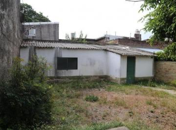 Casa · 300m² · 4 Ambientes · Casa en Venta - 2 Dorm. 1 Baño 2 Locales - 125 m² - El Palomar