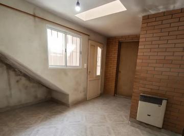 Casa · 110m² · 5 Ambientes · Casa en Alquiler - 3 Dorm. 2 Baños - Lomas de Zamora