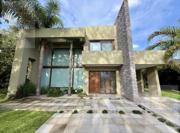 Casa · 395m² · 6 Ambientes · 4 Cocheras · Casa en Venta en Abril Club de Campo
