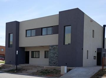 Casa · 121m² · 4 Ambientes · 1 Cochera · Casa Tipo Duplex 4 Amb en Venta en Spring Houses, Pilar