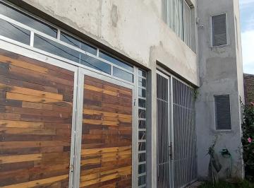 Casa de 10 ambientes, Colonia Ensayo · Amplia, Soleada, Luminosa y con Espacio Verde.