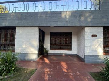 Casa · 212m² · 4 Ambientes · Venta 3 Dorm. B°jardin Espinosa