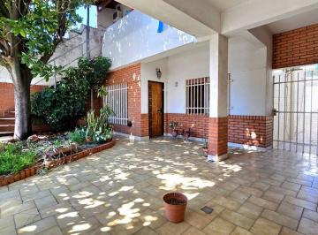 Casa de 4 ambientes, Tres de Febrero · Venta Casa Multifamiliar 4 Ambientes en Martin Coronado + Departamento 3 Ambientes.