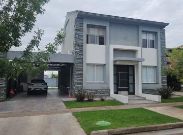Casa · 210m² · 3 Dormitorios · 2 Cocheras · Casa en Las Heras