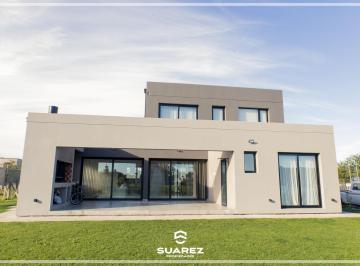 Casa · 220m² · 4 Ambientes · Casa en Arenas Chico