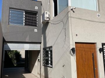 Casa de 4 ambientes, Almirante Brown · Moderna Casa en Venta.