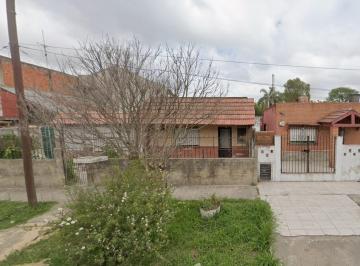 Casa · 360m² · 3 Ambientes · Casa Chalet en Venta en Berazategui, G. B. a. Zona Sur, Argentina