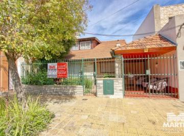 Casa · 165m² · 6 Ambientes · 1 Cochera · Casa en Venta de 5 Ambientes en Martínez con Jardín, Terraza y Parrilla