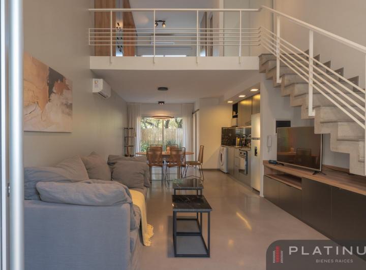 Casa · 77m² · 2 Ambientes · 2 Cocheras