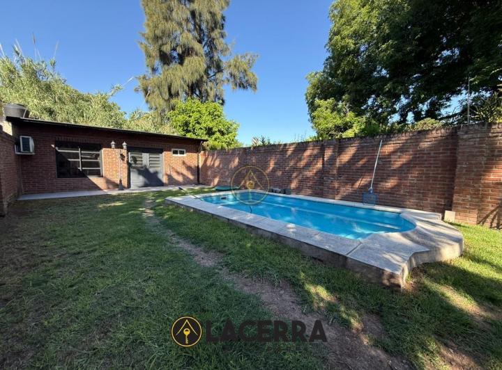 Casa · 330m² · 4 Ambientes · 1 Cochera