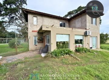 Casa · 120m² · 4 Ambientes · 2 Cocheras · Casa en Alquiler 24 Meses - 4 Amb. - con Parque - B° Acantilados