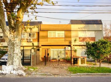 Casa · 110m² · 4 Ambientes · Casa Dúplex en Venta de 4 Ambientes en Martínez con Jardín y Cochera