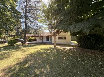 Casa · 136m² · 4 Ambientes · 4 Cocheras · Terreno en Mapuche C. C