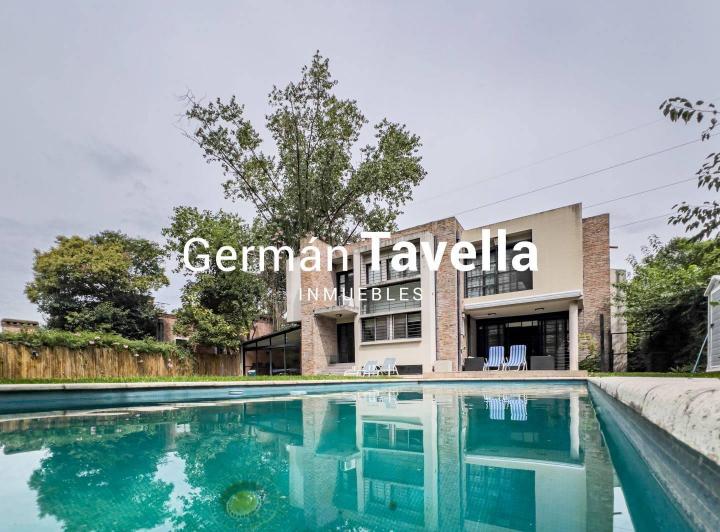 Casa · 250m² · 5 Ambientes · 3 Cocheras