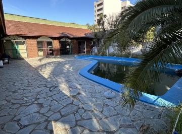 Casa · 550m² · 6 Ambientes · 4 Cocheras · Importante Casa C/ Pileta y Parque