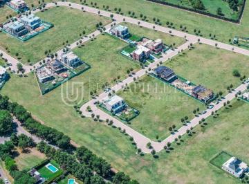 Terreno · 620m² · Lote en Venta en Los Cardos Pilar Central