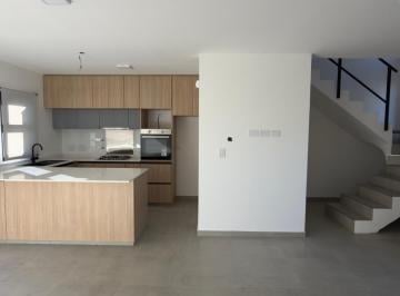 Casa · 132m² · 4 Ambientes · 2 Cocheras · Duplex de 2 Dorm., en Confluencia Urbana, a Estrenar