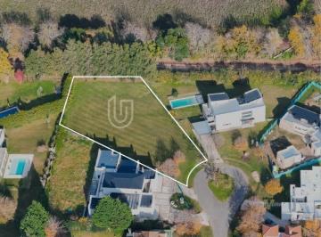 Terreno · 1600m² · Lote en Venta en Estancias del Pilar Champagnat