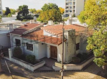 Casa · 126m² · 7 Ambientes · 1 Cochera · Casa 2 Dorm. con Patio Seco y Cochera Zona Centro Venado Tuerto