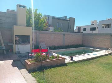 Casa de 4 ambientes, Cipolletti · Vendo Casa Amueblada