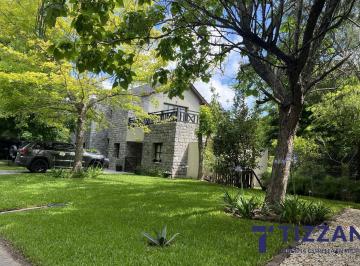 Casa · 450m² · 5 Ambientes · 6 Cocheras · Casa en Venta en Abril Club de Campo