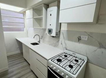 Departamento de 2 ambientes, Parque Chacabuco · Impecable 2 Amb. Refaccionado a m de Pedro Goyena!