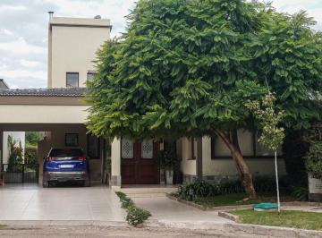 Casa · 304m² · 8 Ambientes · 2 Cocheras · Casa en Las Cañas