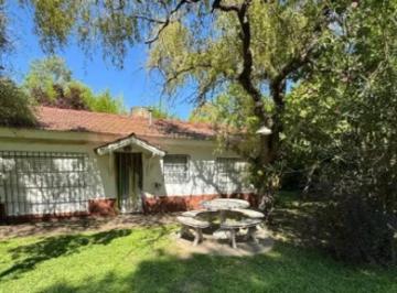 Casa · 45m² · 2 Ambientes · 2 Cocheras · Casa en Venta con Amplio Terreno