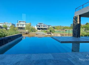 Casa · 430m² · 7 Ambientes · 2 Cocheras · El Yacht - Nordelta - 4 Suites - Al Agua