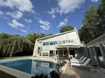 Casa · 345m² · 8 Ambientes · 4 Cocheras · Casa en Venta en Grand Bell 1