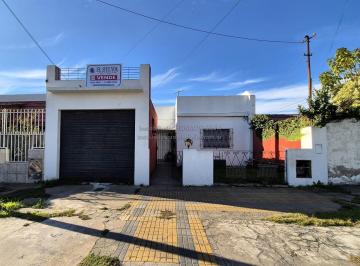 Casa · 95m² · 3 Ambientes · 2 Cocheras · Casa en Lanús Oeste