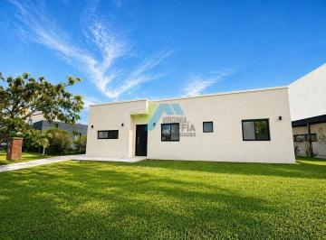 Casa · 108m² · 4 Ambientes · 1 Cochera · Venta de Casa a Estrenar en Lote Interno en Pilar del Este