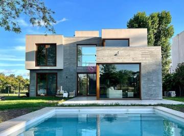 Casa · 140m² · 4 Ambientes · Casa en Venta en Santa Guadalupe, Pilar del Este, Pilar