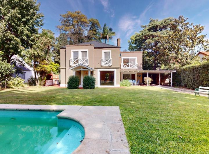 Casa · 190m² · 5 Ambientes · 2 Cocheras