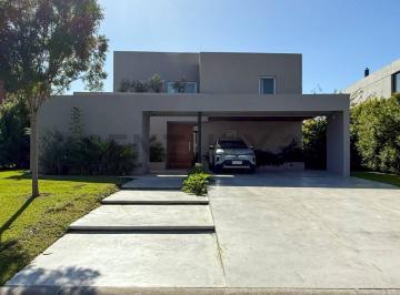 Casa · 285m² · 6 Ambientes · 4 Cocheras · Casa Al Lago en Virazón, Nordelta 3 Suites, Muelle Propio, Diseño Premium y Vistas Abiertas