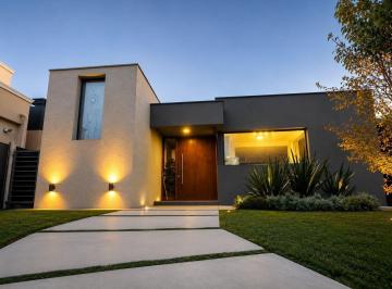 Casa · 220m² · 5 Ambientes · 5 Cocheras · Casa en Las Cortaderas 2 Guaymallen Barrio Privado Piscina Casa de Categoría