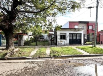 Oficina comercial · 120m² · 3 Ambientes · 3 Cocheras · Venta Casa 3 Ambientes en Ituzaingó Norte Sobre Lote de 539 m² Ideal Desarrollo o Reciclaje