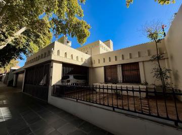 Casa de 7 ambientes, Ciudad de Mendoza · Venta Casa Quinta Seccion Mendoza - Amplia con Pileta y Gran Potencial