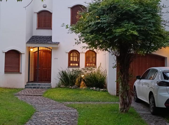 Casa · 280m² · 9 Ambientes · 2 Cocheras