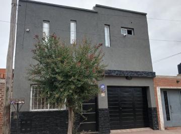 FRENTE · Gran Casa Familiar en Barrio Hipolito Yrigoyen