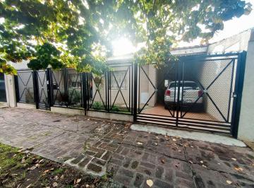 Casa de 3 ambientes, Lomas de Zamora · Casa en Venta de 3 Ambientes con Fondo Libre. Cocina y Baño Reciclados a Nuevo