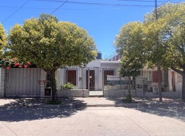 Casa · 202m² · 5 Ambientes · Casa + 2 Departamentos – Ideal Renta – a m de Av Fuerza Aérea