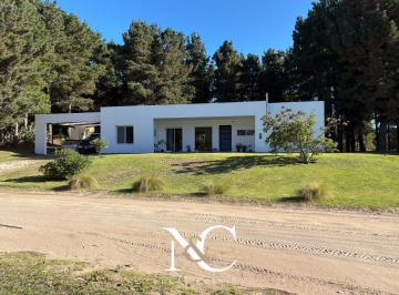 Casa · 163m² · 4 Ambientes · 1 Cochera · Casa en Venta en Costa Esmeralda con Gas Natural