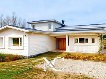 Casa · 202m² · 5 Ambientes · Casa en Venta en Residencial I Al 400