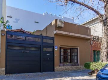Casa de 5 ambientes, Coghlan · Casa con 254 m² y 4 Dorm. en Venta en Coghlan