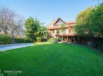 Casa · 600m² · 6 Ambientes · 3 Cocheras · Alquiler Casa en Vicente López. 6 Ambientes con Playroom, Piscina y Quincho