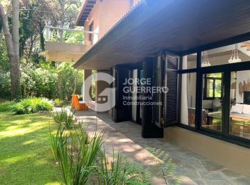 Casa · 266m² · 5 Ambientes · Casa - Carilo