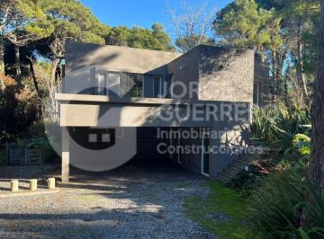 Casa · 376m² · 5 Dormitorios · Casa - Carilo
