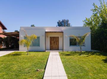 Casa de 5 ambientes, Cañuelas · Casa en Venta Club de Campor La Martona. en Una Planta. Todo Calidez