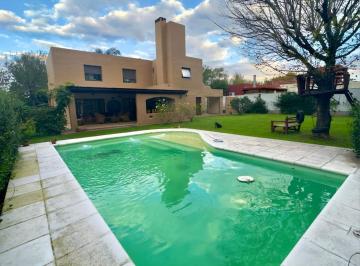 Casa · 280m² · 5 Ambientes · 2 Cocheras · Venta Casa 4 Dorm. Pileta - Valle Escondido Apto Credito
